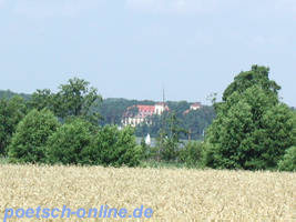 Golfhotel hinter dem See